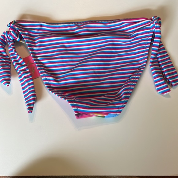 Bikini - Picture 5 of 6